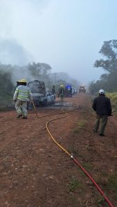 Bomberos de San Javier sofocaron un incendio vehicular en Itacaruare imagen-5