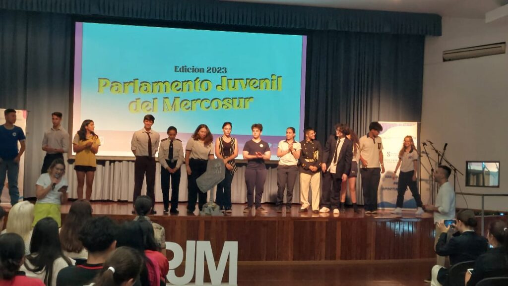 "Destacada Participación de Estudiantes de San Javier en el Parlamento Juvenil del Mercosur" imagen-3