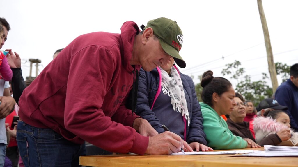 Se entregaron Boletos de Compraventa a 76 familias de El Soberbio imagen-3
