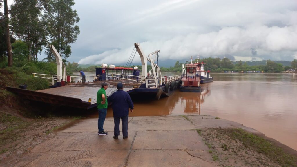 Siguen bajando las aguas de rio Uruguay y probablemente habilitarían el paso fronterizo durante la jornada 2 Siguen bajando las aguas de rio Uruguay y probablemente habilitarían el paso fronterizo durante la jornada imagen-1