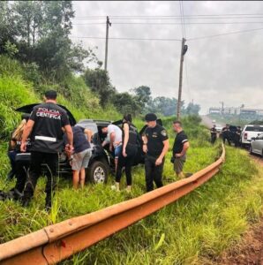 La Policía desarticuló una banda criminal organizada dedicada a robos calificados y de vehículos: uno de los delincuentes atropelló a tres policías imagen-3