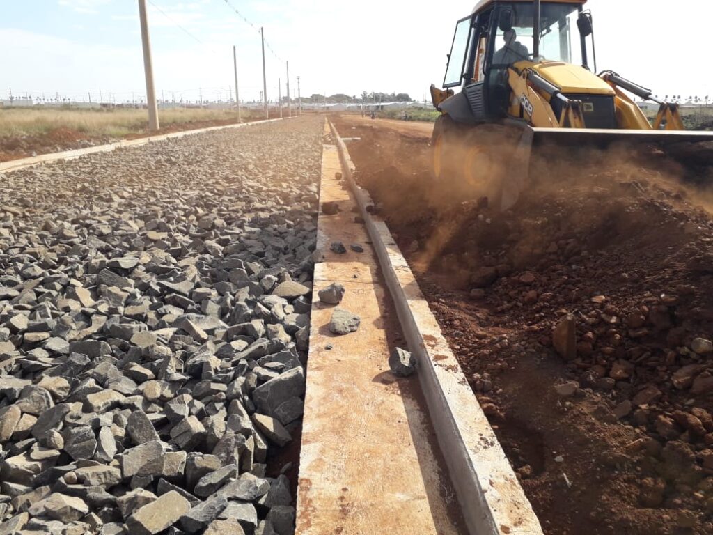 Avanzan los trabajos de asfaltado que facilitará el ingreso y circulación en el Sector 3 (Hipódromo) de Itaembé Guazú imagen-1