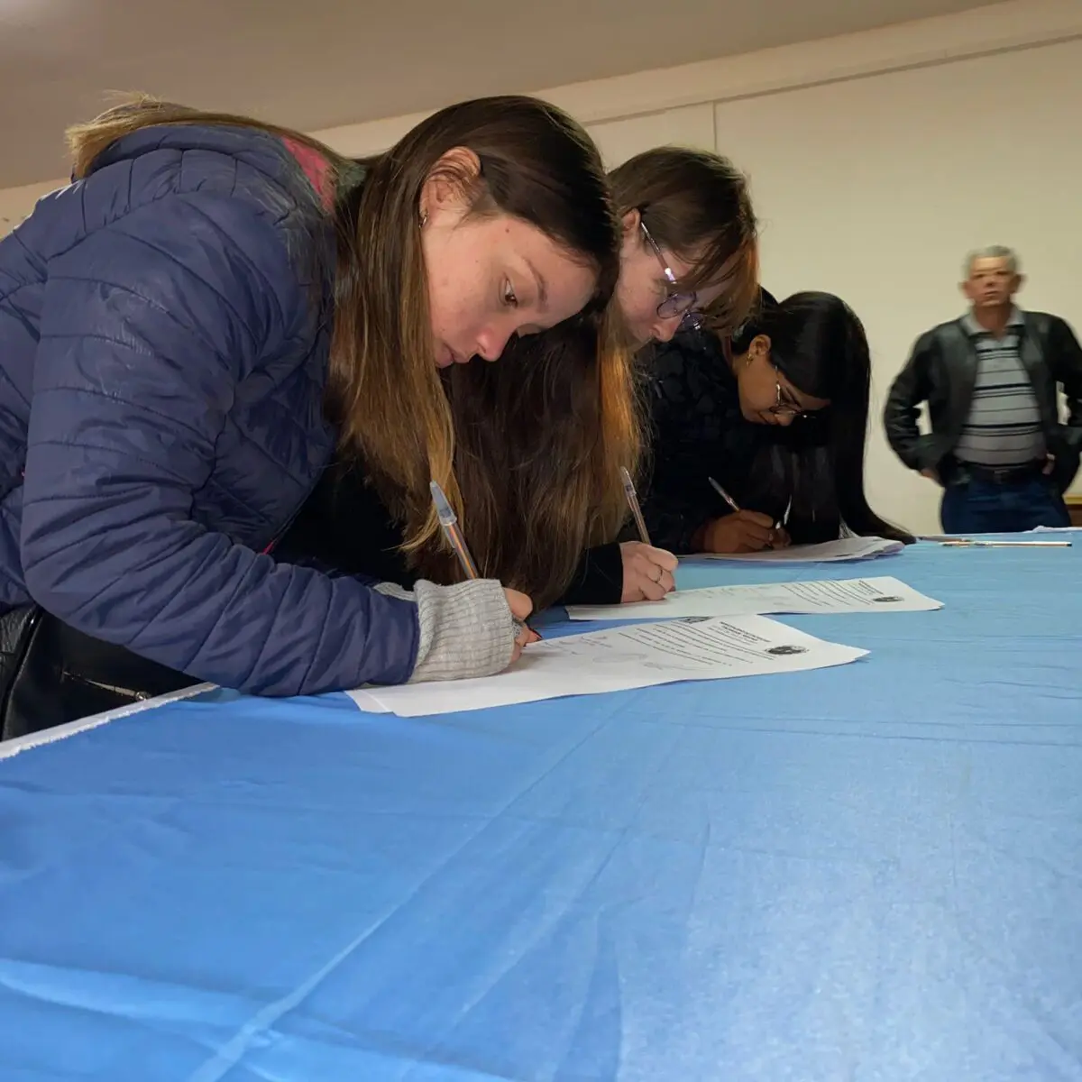 Mañana Histórica para Itacaruaré: Firma del Convenio de Becas Estudiantiles imagen-3