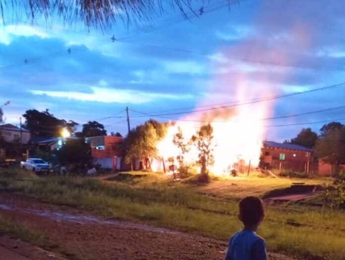 Incendio de Vivienda:  Piden ayuda para una familia del Barrio Santa Rita en San Javier. imagen-5