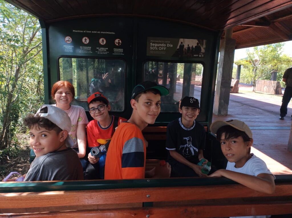 Niños de la Red Maker de San Javier disfrutan una experiencia única en la Copa Robótica y visitan las Cataratas del Iguazú imagen-1