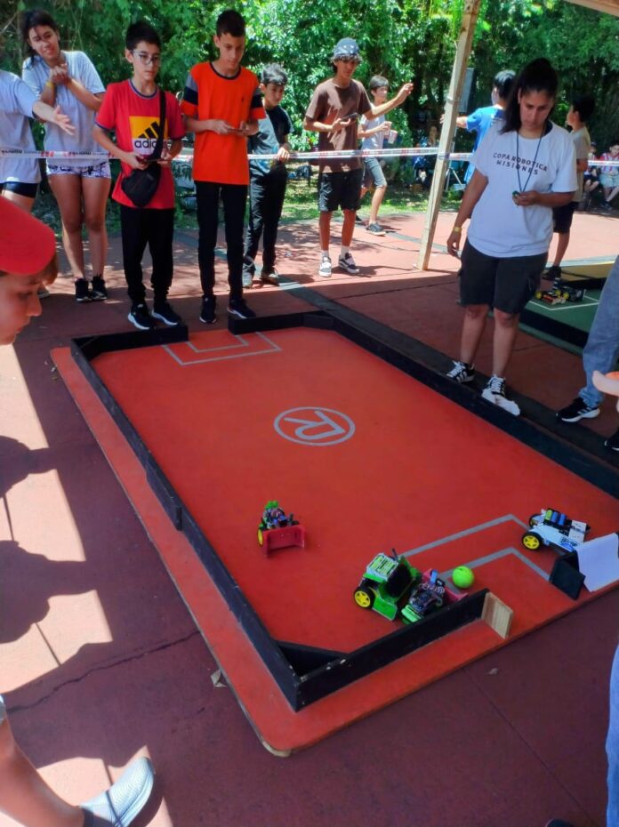 Niños de la Red Maker de San Javier disfrutan una experiencia única en la Copa Robótica y visitan las Cataratas del Iguazú imagen-3