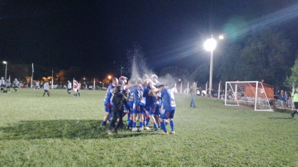 Fútbol: Juan Pablo II se consagró campeón en el primer torneo de veteranos "Copa Aniversario 395" imagen-1