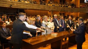 Legislatura Provincial, en sesión especial Oscar Herrera Ahuad fue reelecto para presidir el parlamento imagen-11