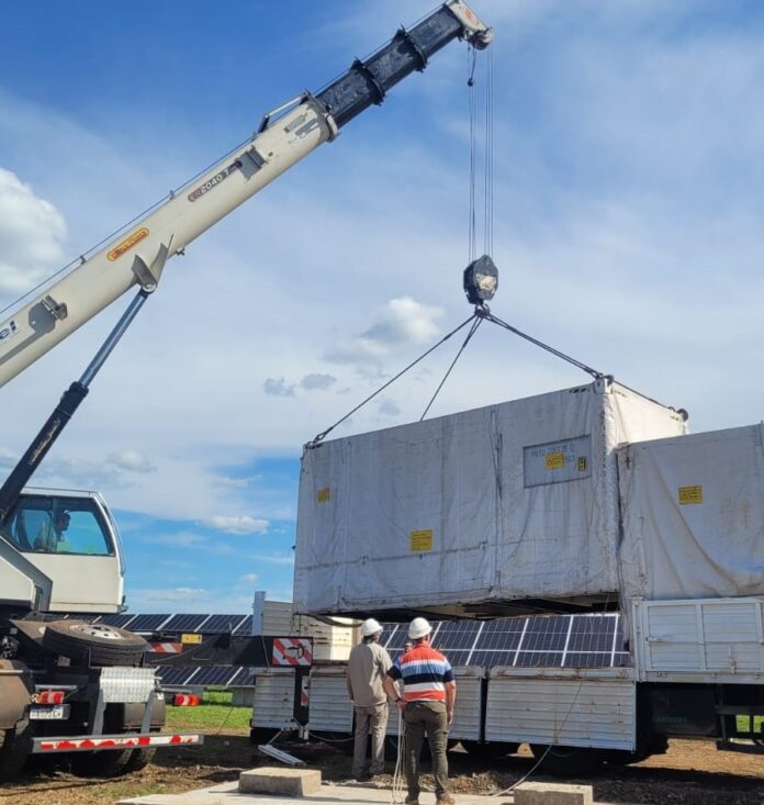 Avance fundamental en el Parque Solar Fotovoltaico de San Javier -Llegaron los transformadores que volcarán la energía del sol a la red eléctrica imagen-3