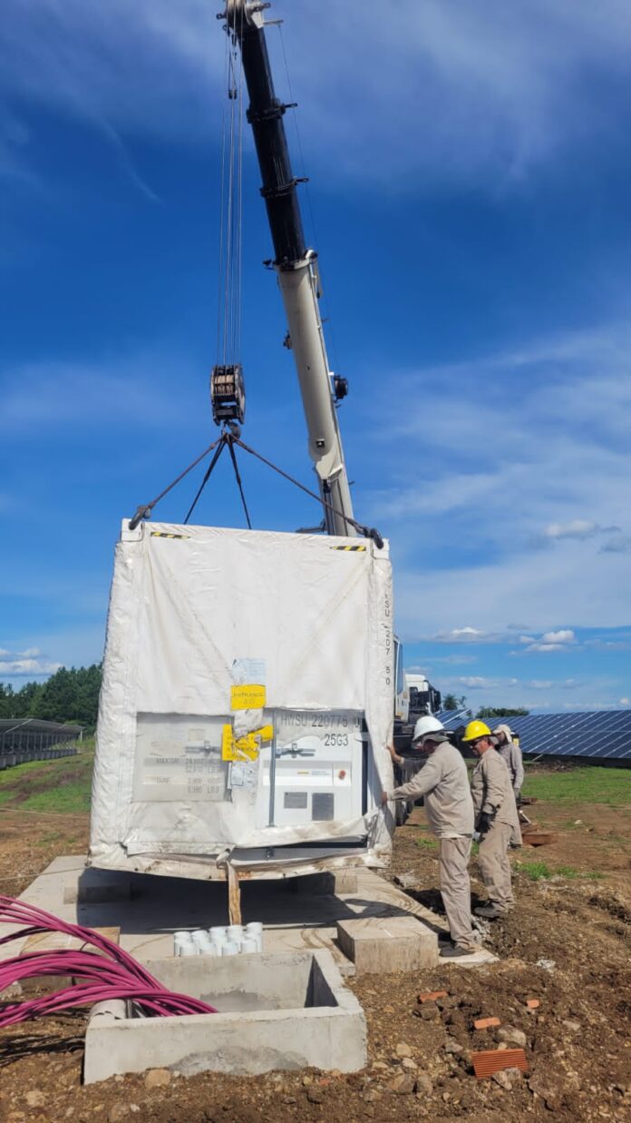 Avance fundamental en el Parque Solar Fotovoltaico de San Javier -Llegaron los transformadores que volcarán la energía del sol a la red eléctrica imagen-5