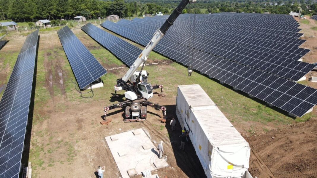 Avance fundamental en el Parque Solar Fotovoltaico de San Javier -Llegaron los transformadores que volcarán la energía del sol a la red eléctrica imagen-1