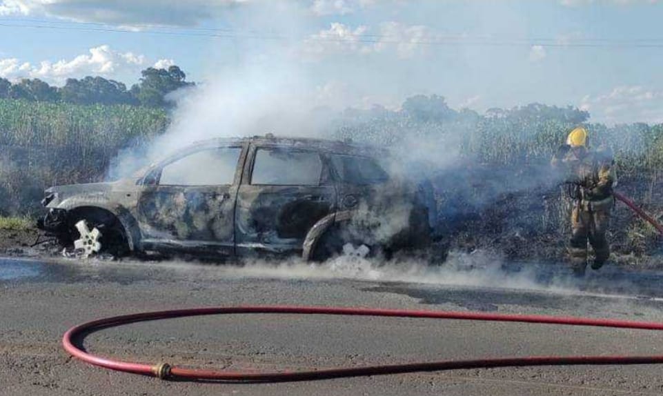 Familia argentina escapa ilesa del incendio de su vehículo en Brasil imagen-6