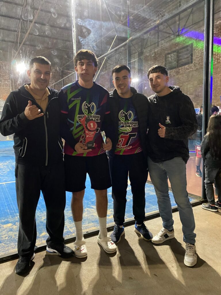 Pádel, las duplas Pedro López/ Agustín Cabral y Thiago Jung/ Mauro Lovera fueron los ganadores del primer torneo en complejo Dido`s 8 Pádel, las duplas Pedro López/ Agustín Cabral y Thiago Jung/ Mauro Lovera fueron los ganadores del primer torneo en complejo Dido`s imagen-7