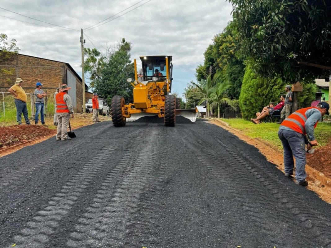 Macias recorrió las obras de asfaltado en Panambí: “Mejorará la circulación en los barrios imagen-6