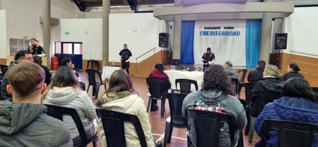 Policía Comunitaria: interacciones en establecimientos escolares imagen-1