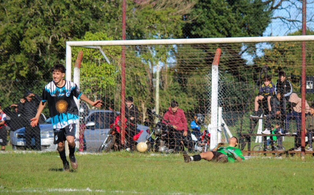 Fútbol Juvenil Coopazuc y Malvinas jugarán la final del torneo imagen-1