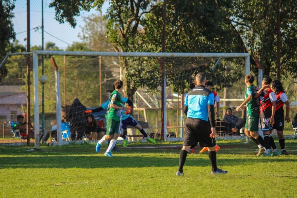 Fútbol Juvenil Coopazuc y Malvinas jugarán la final del torneo imagen-3