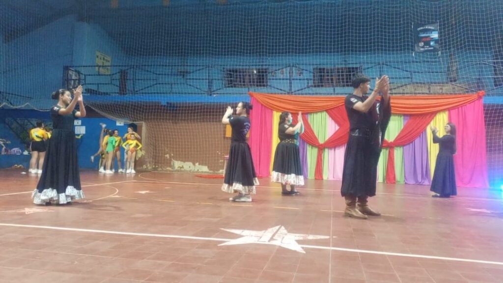 La 2da edición del “Arte nos une” reunió a distintas escuelas de danzas de la localidad en un evento cultural para toda la familia. 2 La 2da edición del “Arte nos une” reunió a distintas escuelas de danzas de la localidad en un evento cultural para toda la familia. imagen-1