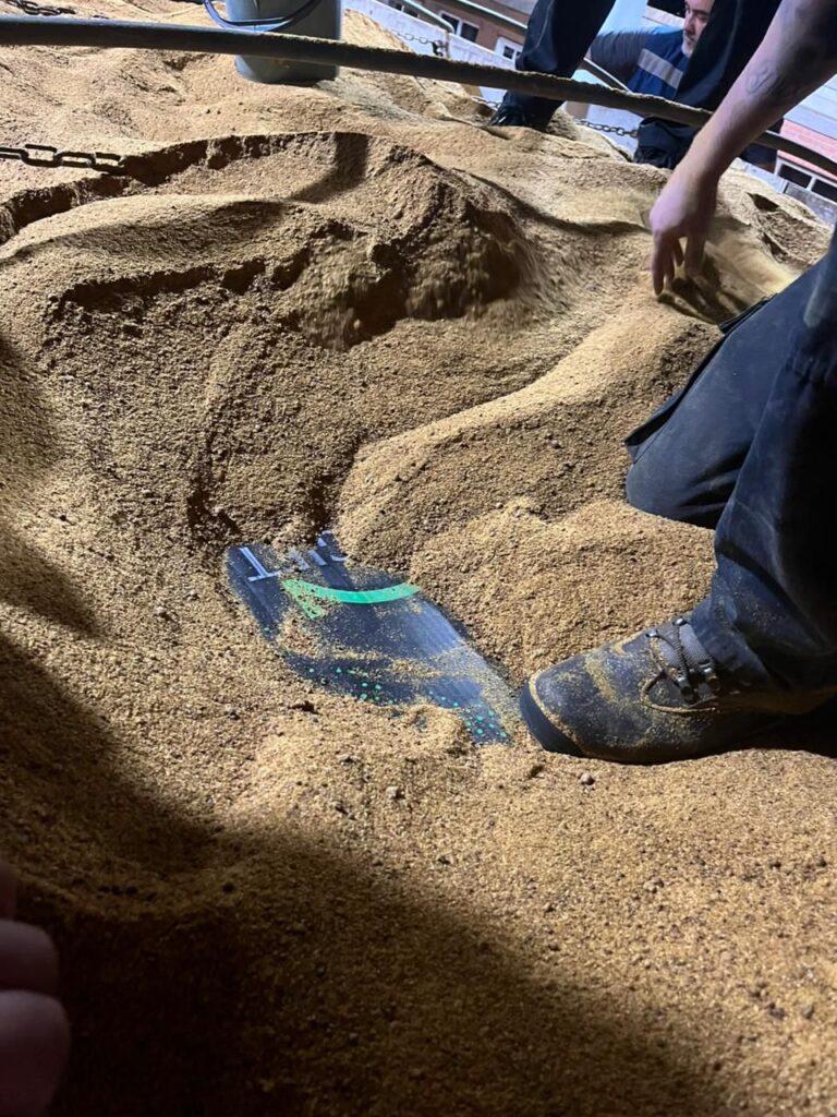 La Policía secuestró 100.000 atados de cigarrillos ocultos bajo una carga de maíz imagen-1