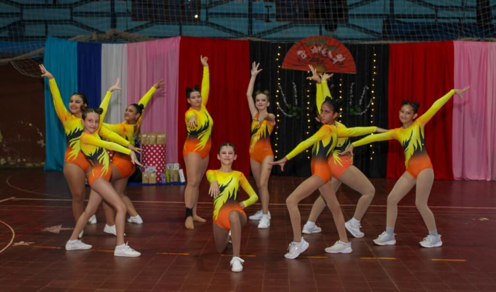 La Escuela municipal de Gimnasia Aérobica Deportiva cerró el año con su gala 4 La Escuela municipal de Gimnasia Aérobica Deportiva cerró el año con su gala imagen-3