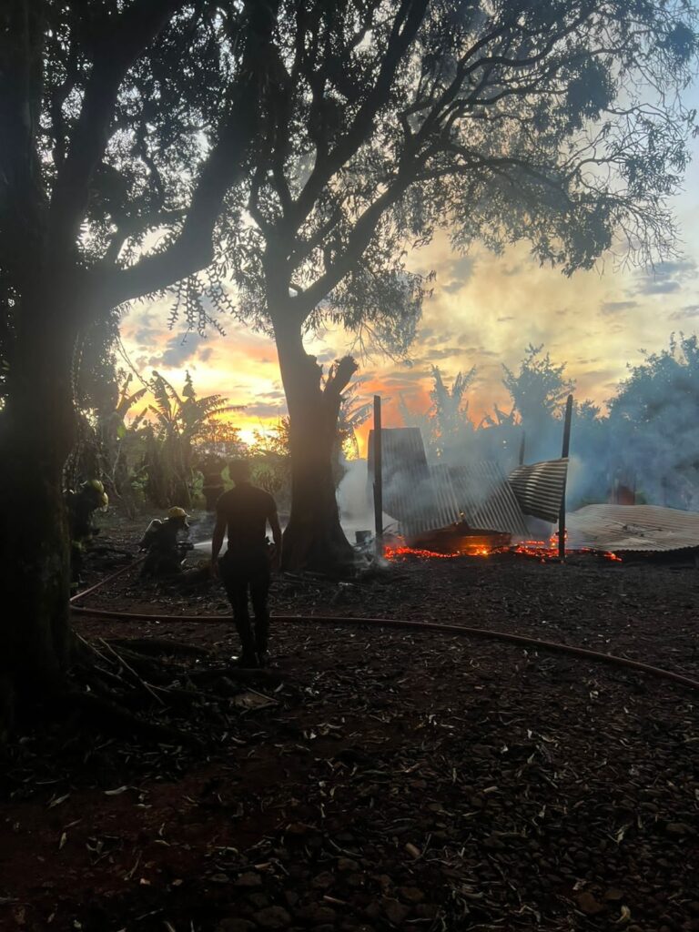 Daños materiales por incendio en Dos Arroyos 2 Daños materiales por incendio en Dos Arroyos imagen-1
