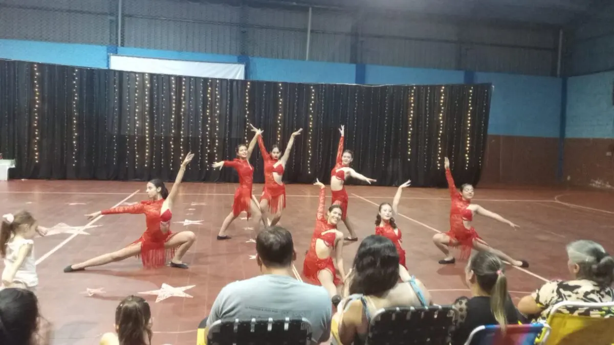 El Estudio Superior de Danzas de la Profesora Tamara Esquivel celebró 10 años con su gala anual. 4 El Estudio Superior de Danzas de la Profesora Tamara Esquivel celebró 10 años con su gala anual. imagen-3