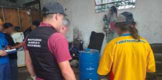 Narcodealer embistió a una policía durante un operativo, secuestraron el auto y hallaron droga La Misión Digital imagen-21