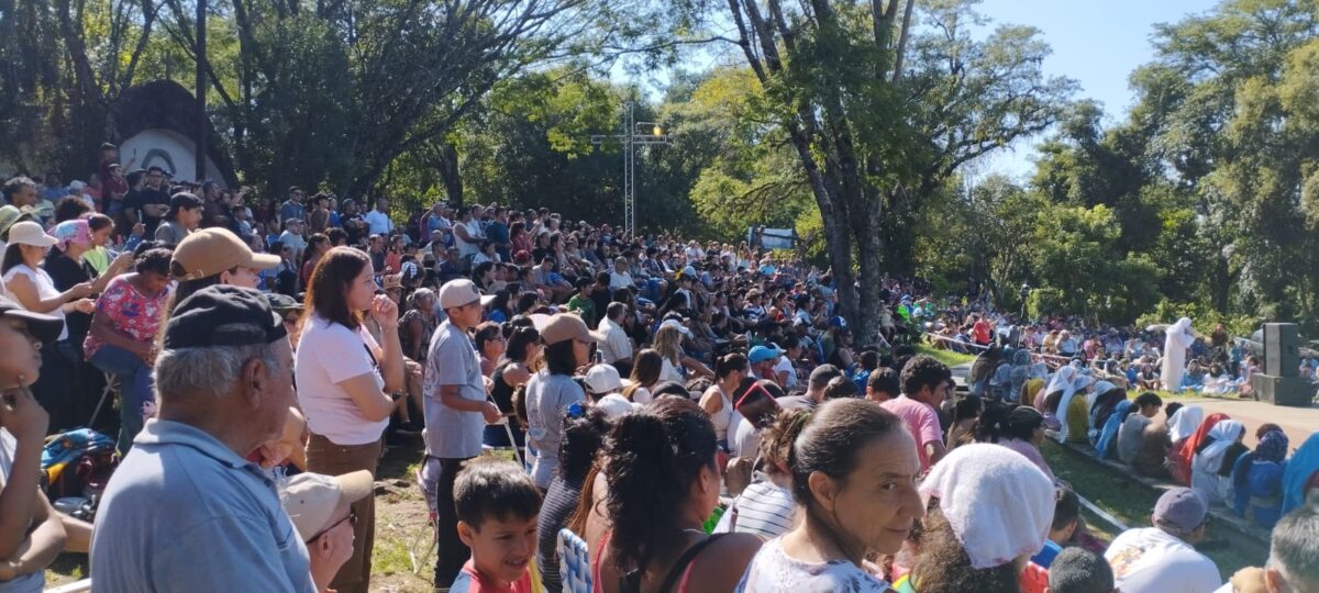 Multitudinaria muestra de fe en el Cerro Monje: “No es turismo, es promesa” 8 Multitudinaria muestra de fe en el Cerro Monje: “No es turismo, es promesa” imagen-7