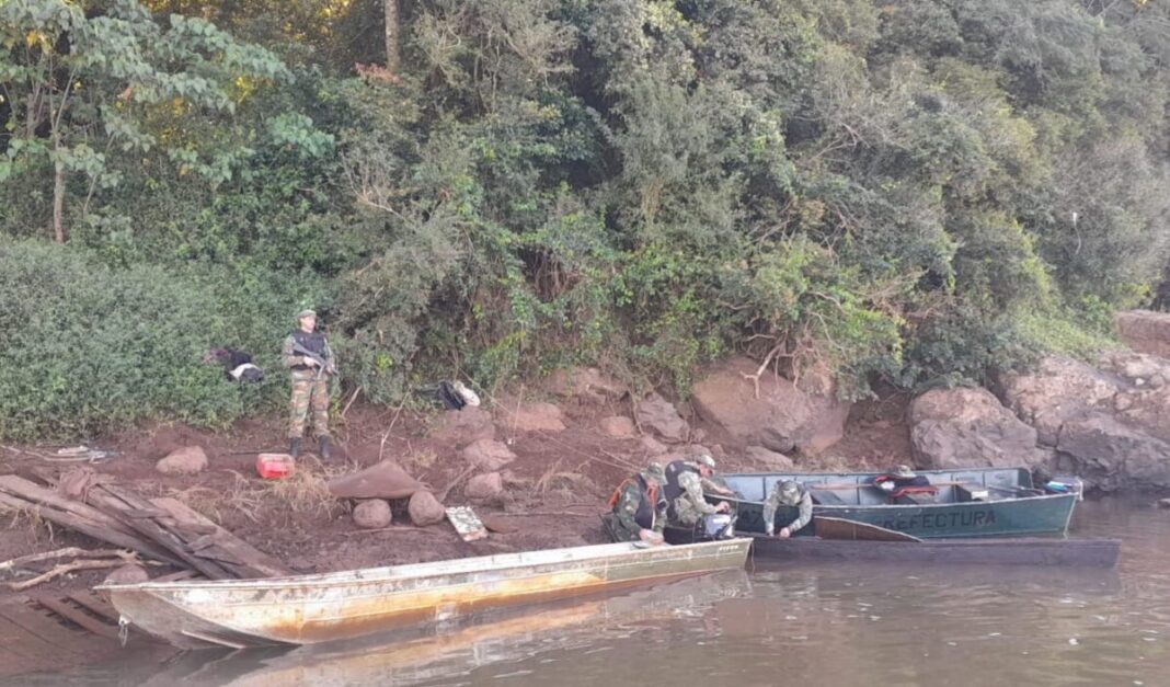 Prefectura rescató a cuatro personas tras frustrar el ingreso ilegal de un caballo por el río Uruguay en San Javier imagen-6