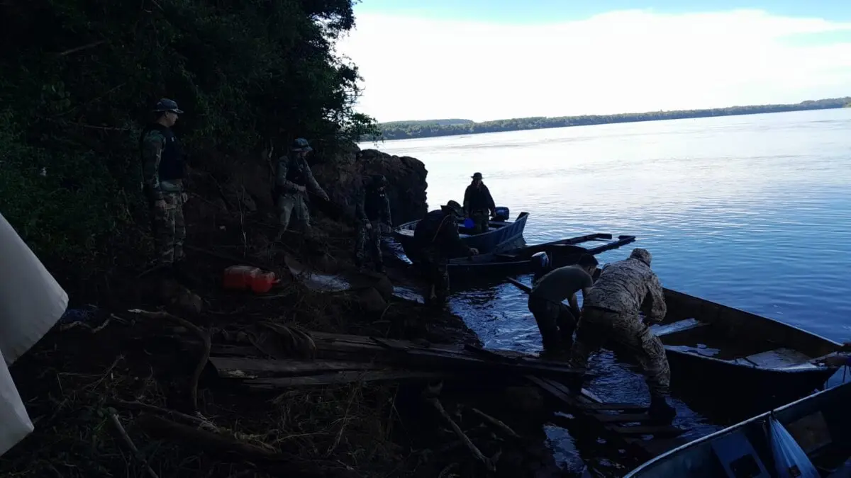 Prefectura rescató a cuatro personas tras frustrar el ingreso ilegal de un caballo por el río Uruguay en San Javier imagen-5