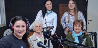 Integrantes del espacio recreativo “El Arte de Envejecer” de Itacaruaré visititaron los estudios de FM Alto Uruguay y compartió recetas La Misión Digital imagen-3