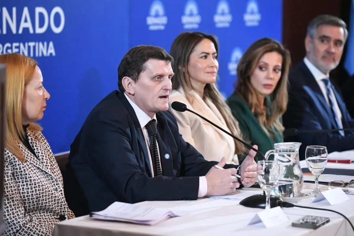 Rojas Decut presentó en el Senado el modelo de Misiones para los mercados de carbono 6 Rojas Decut presentó en el Senado el modelo de Misiones para los mercados de carbono imagen-5