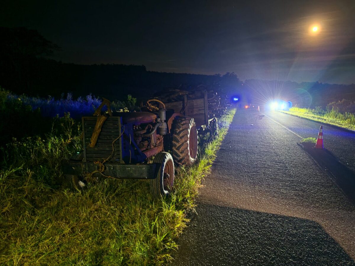 Un motociclista sufrió graves lesiones y quemaduras tras chocar contra un tractor en Mojón Grande 2 Un motociclista sufrió graves lesiones y quemaduras tras chocar contra un tractor en Mojón Grande imagen-1