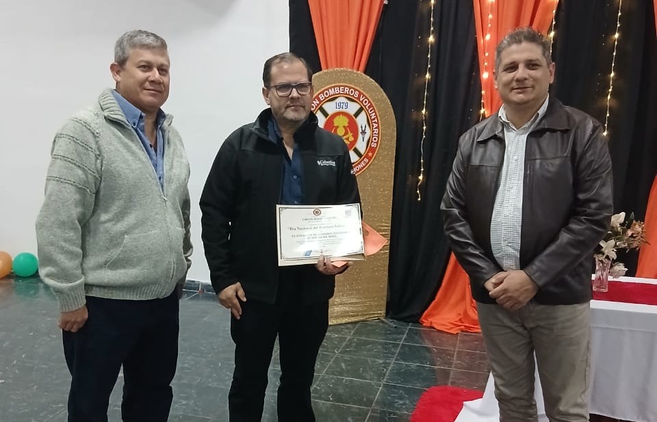Bomberos Voluntarios de San Javier celebraron su día con una cena de camaradería y presentaron una nueva unidad de ataque rápido 6 Bomberos Voluntarios de San Javier celebraron su día con una cena de camaradería y presentaron una nueva unidad de ataque rápido imagen-5