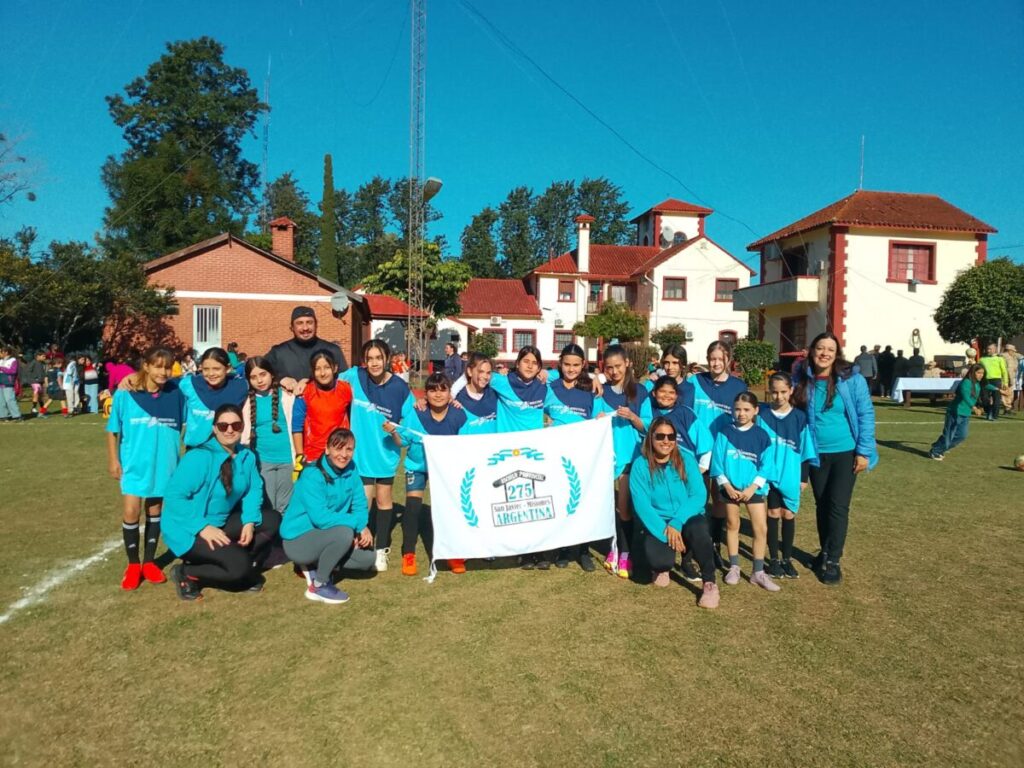 Futbol inter escolar, la Escuela 275 dueña absoluta del torneo aniversario de Prefectura Naval 2 Futbol inter escolar, la Escuela 275 dueña absoluta del torneo aniversario de Prefectura Naval imagen-1