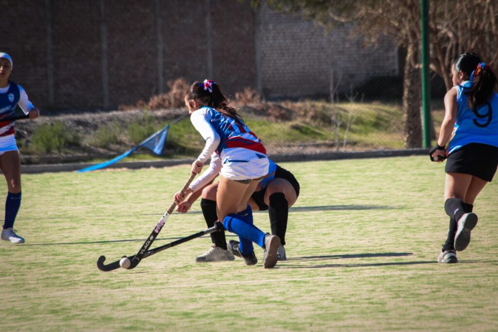 Lara y Fernando, desde San Javier a San Juan junto a la selección misionera de hockey 10 Lara y Fernando, desde San Javier a San Juan junto a la selección misionera de hockey imagen-9