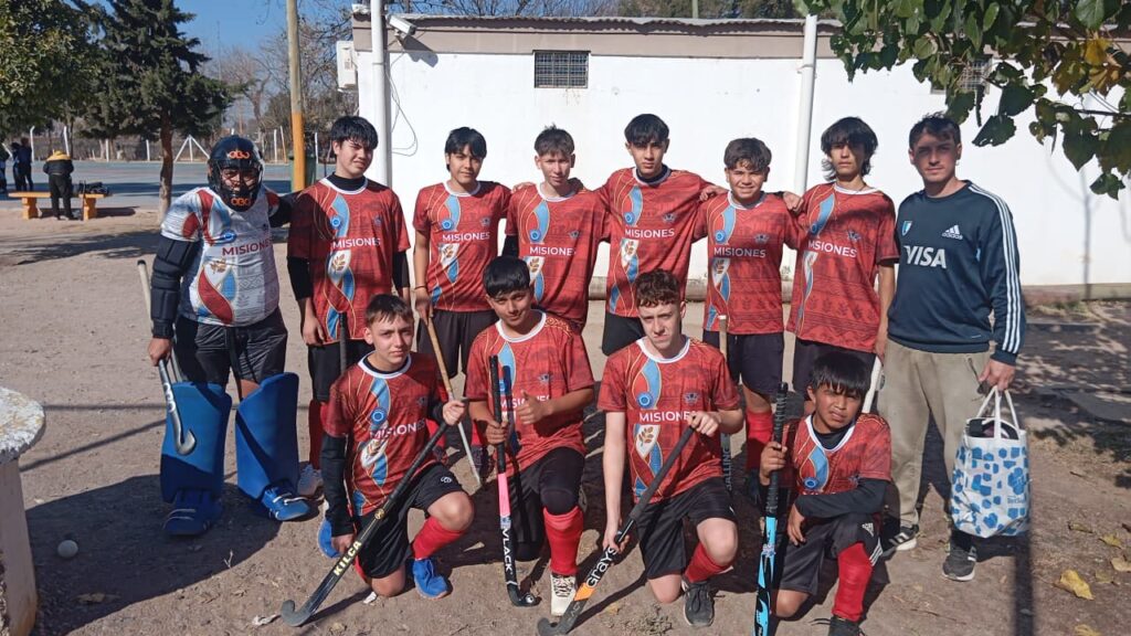 Lara y Fernando, desde San Javier a San Juan junto a la selección misionera de hockey 6 Lara y Fernando, desde San Javier a San Juan junto a la selección misionera de hockey imagen-5