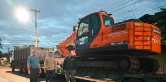 El municipio incorpora una máquina de gran porte para ejecutar trabajos de zanjeo y cuneteo en el barrio San Juan para prevenir anegamientos La Misión Digital imagen-4